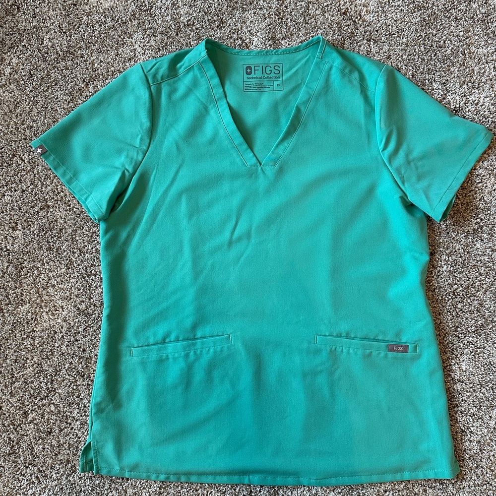 Figs Technical Collection Scrub Top – Size M, Aqua/Tea, Excellent Used Condition